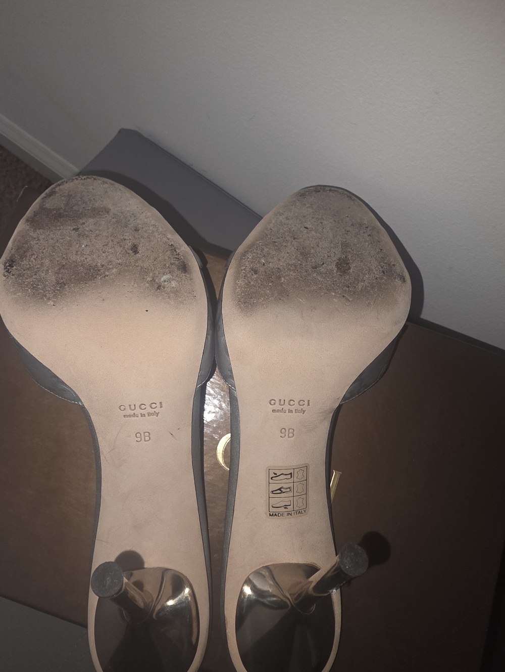 Gucci Silver Monogram Heels and Shoulder Bag - Picture 11 of 11